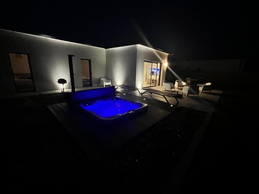 Villa Neuve Pour 6 Personnes Avec Spa Carantec Exterior photo