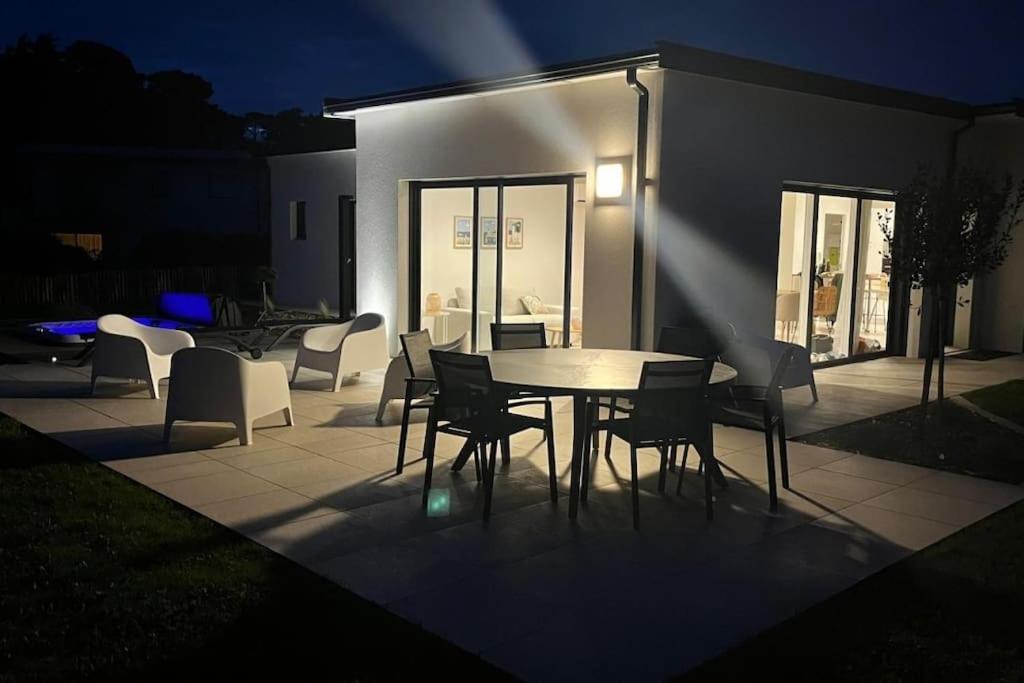 Villa Neuve Pour 6 Personnes Avec Spa Carantec Exterior photo