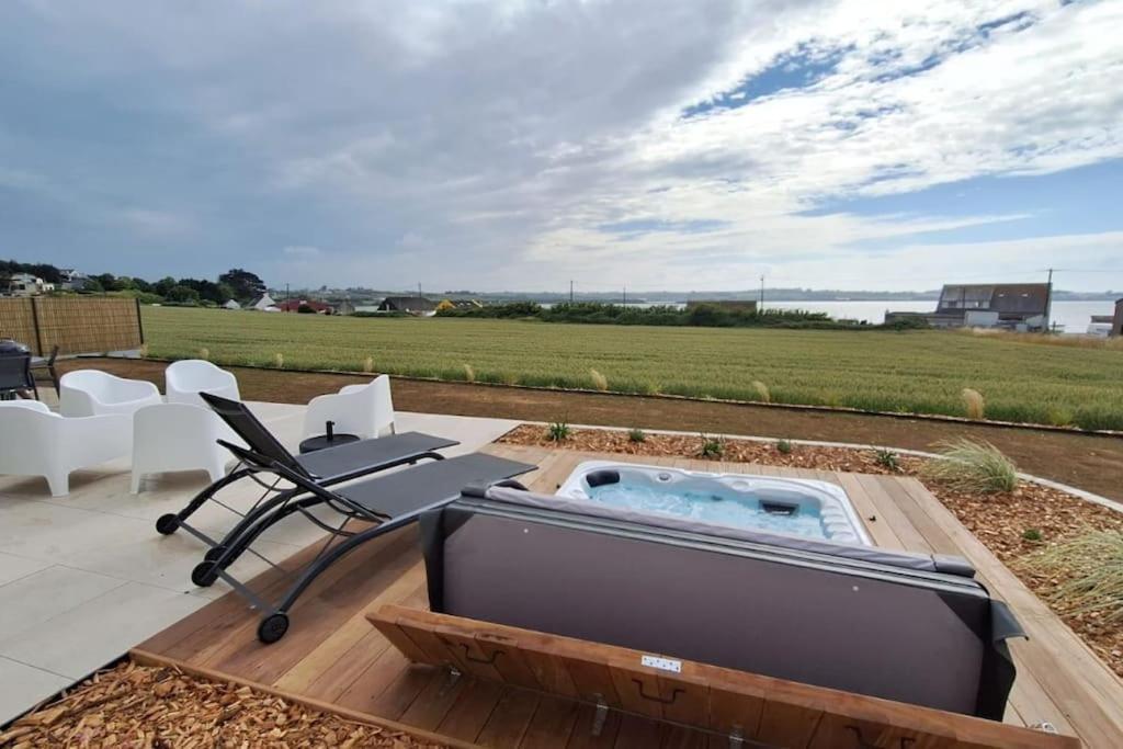Villa Neuve Pour 6 Personnes Avec Spa Carantec Exterior photo