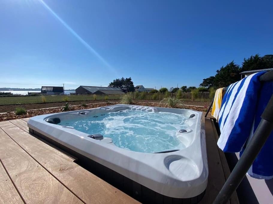 Villa Neuve Pour 6 Personnes Avec Spa Carantec Exterior photo