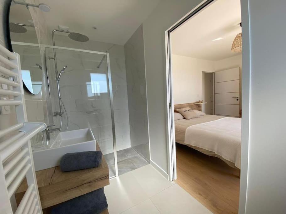 Villa Neuve Pour 6 Personnes Avec Spa Carantec Exterior photo